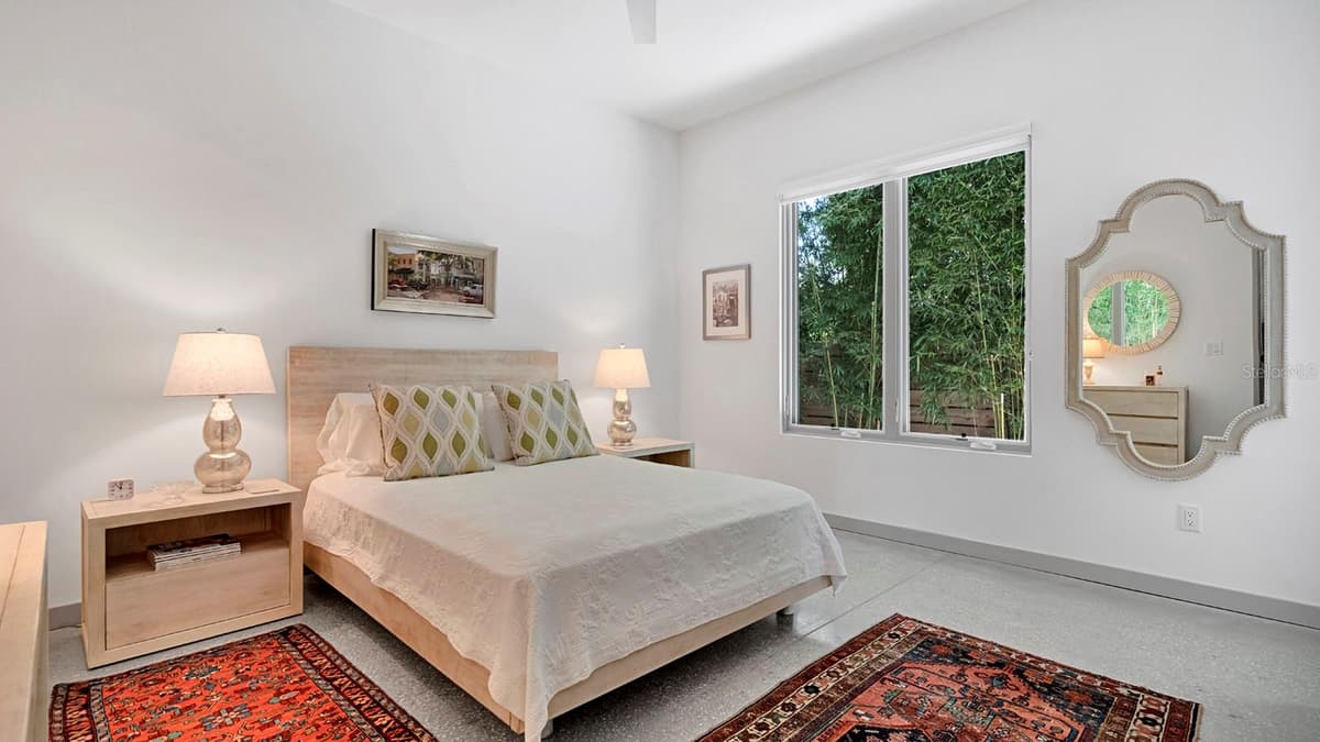 462 LYMAN AVENUE — photo 15 of 25