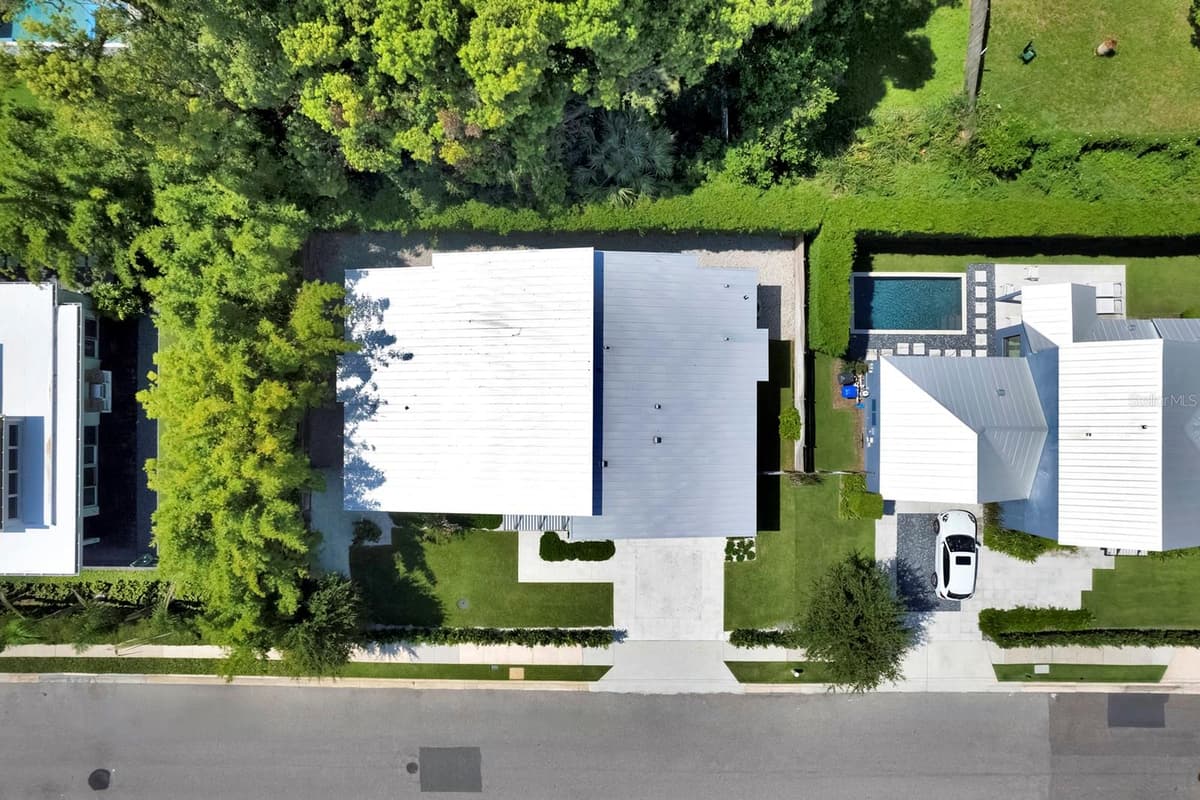 462 LYMAN AVENUE — photo 3 of 25