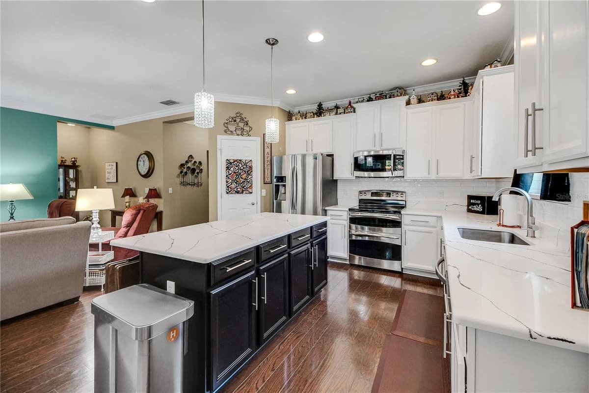 2580 PLUMADORE DRIVE — photo 8 of 74