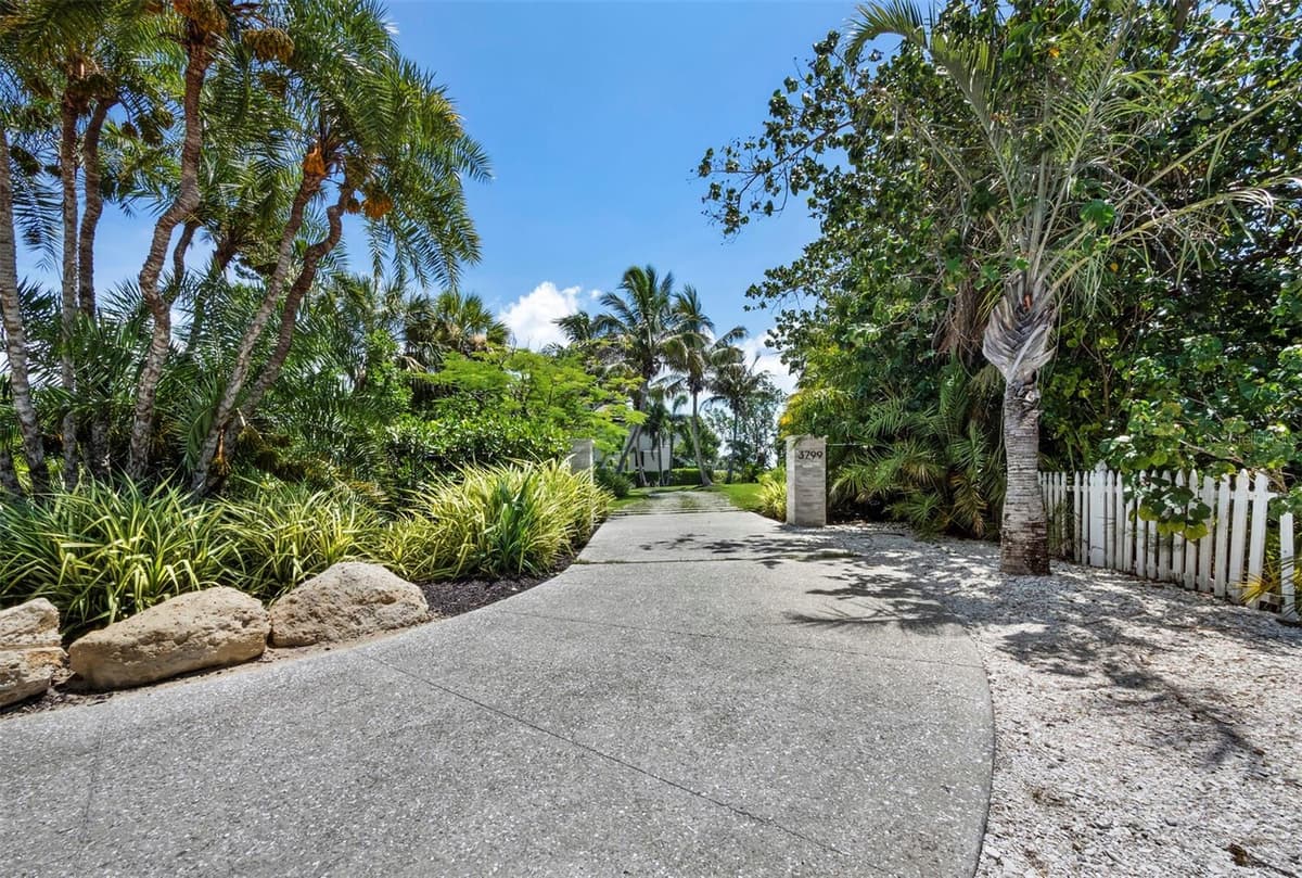 3799 FLAMINGO AVENUE — photo 82 of 83