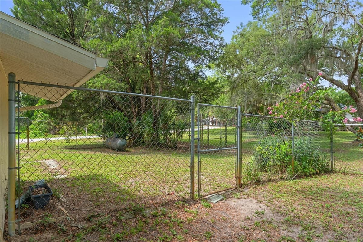 5931 BROOKGREEN DRIVE — photo 36 of 44