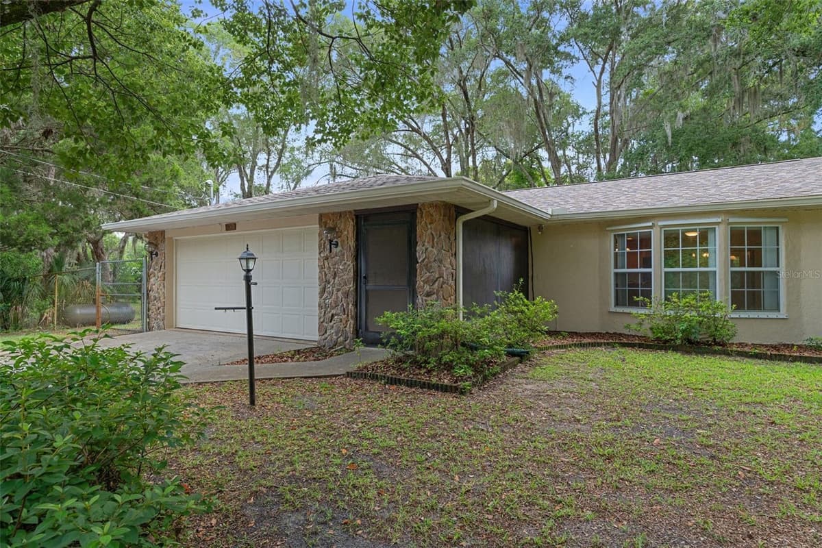 5931 BROOKGREEN DRIVE — photo 3 of 44