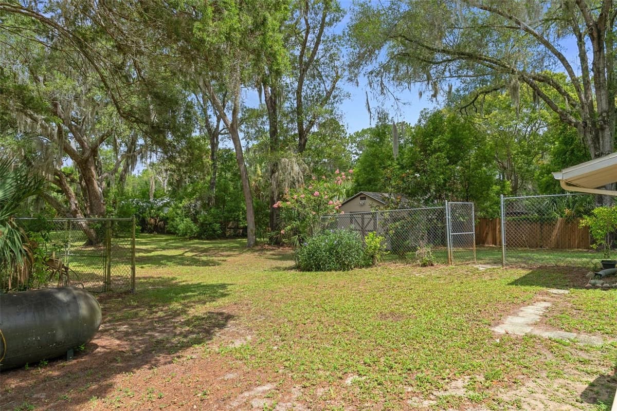 5931 BROOKGREEN DRIVE — photo 41 of 44