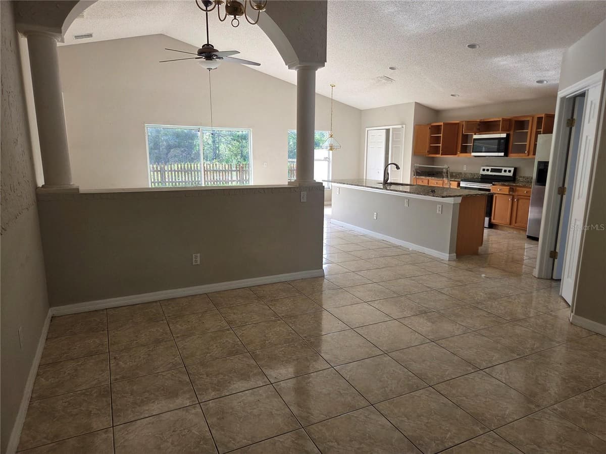 725 ROBIN COURT — photo 2 of 7
