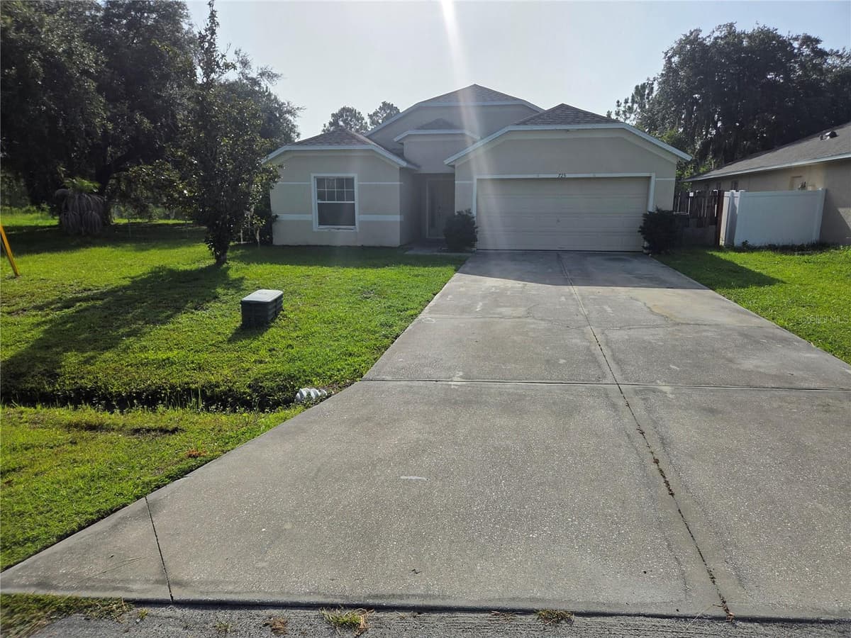 725 ROBIN COURT — photo 1 of 7