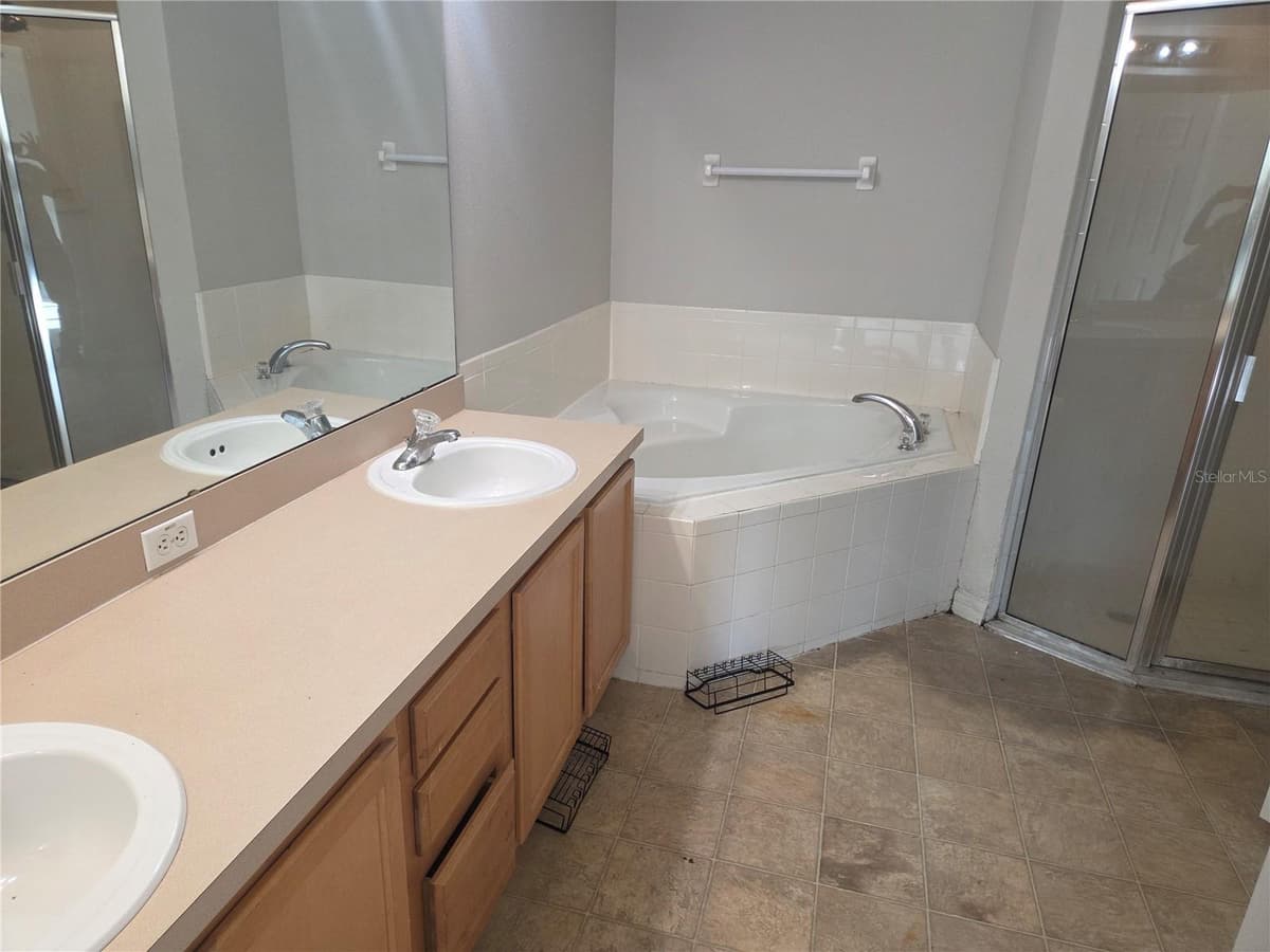 725 ROBIN COURT — photo 6 of 7
