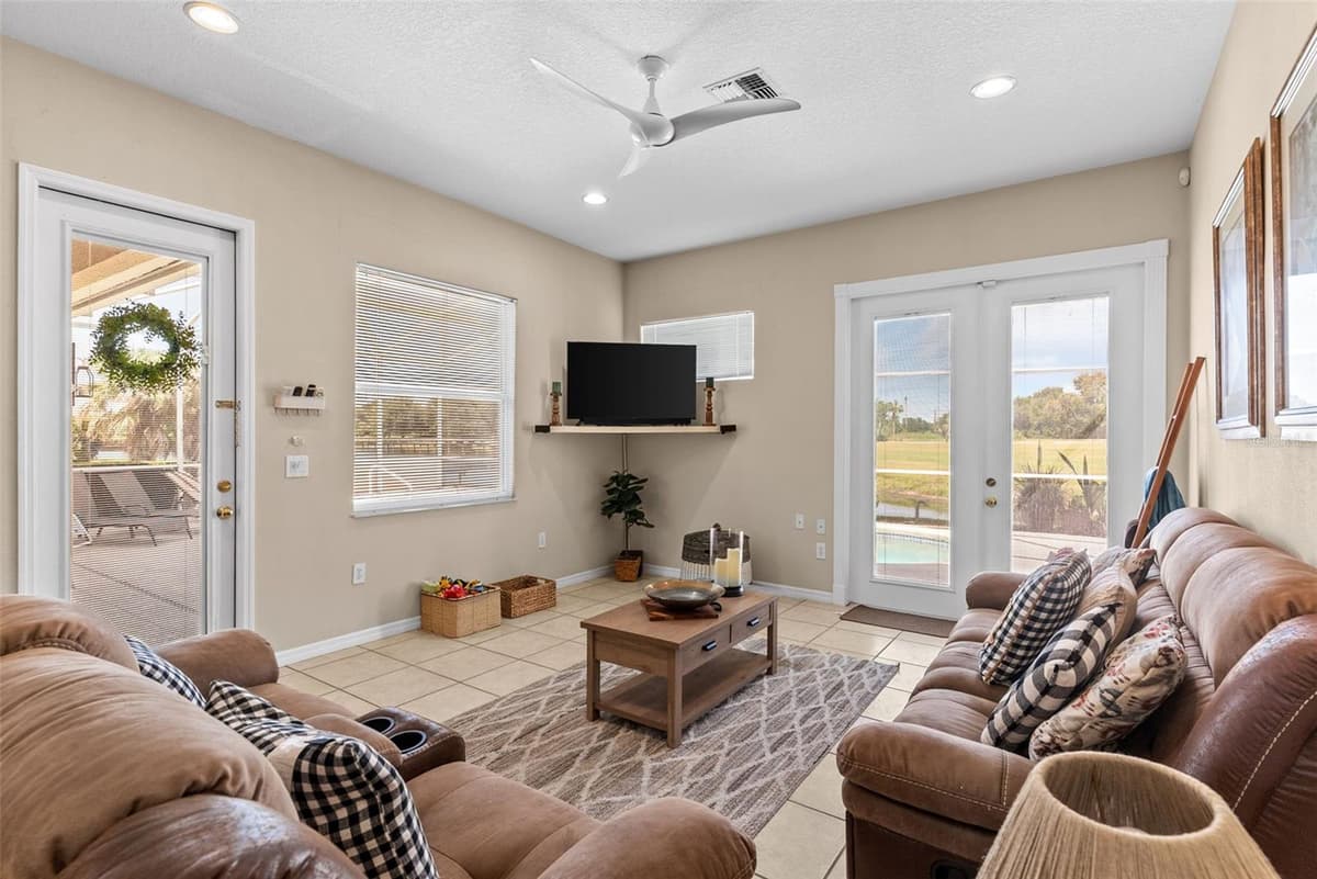 622 GOLF COURSE PARKWAY — photo 11 of 51