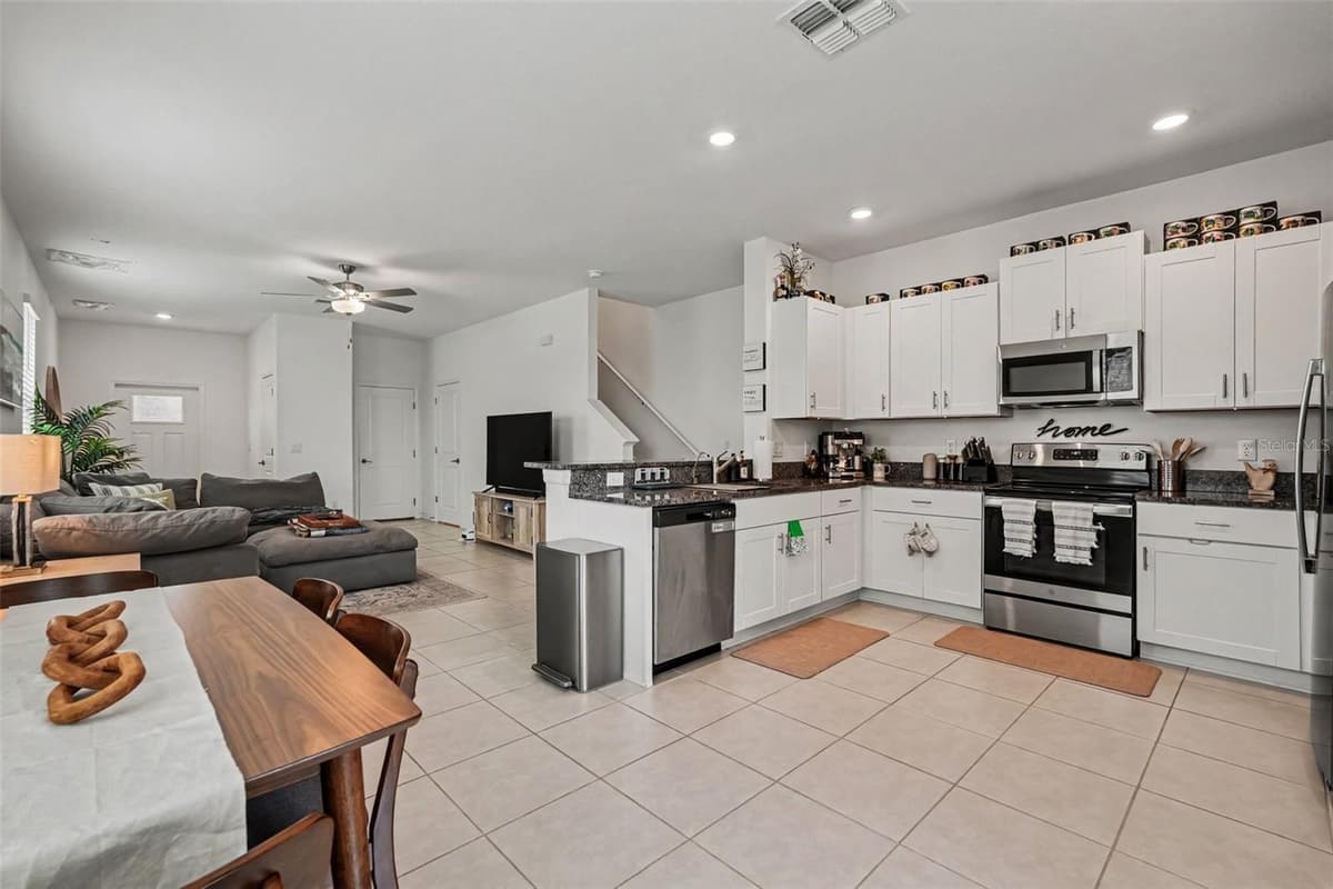 32137 POWDERPUFF MIMOSA DRIVE — photo 3 of 27
