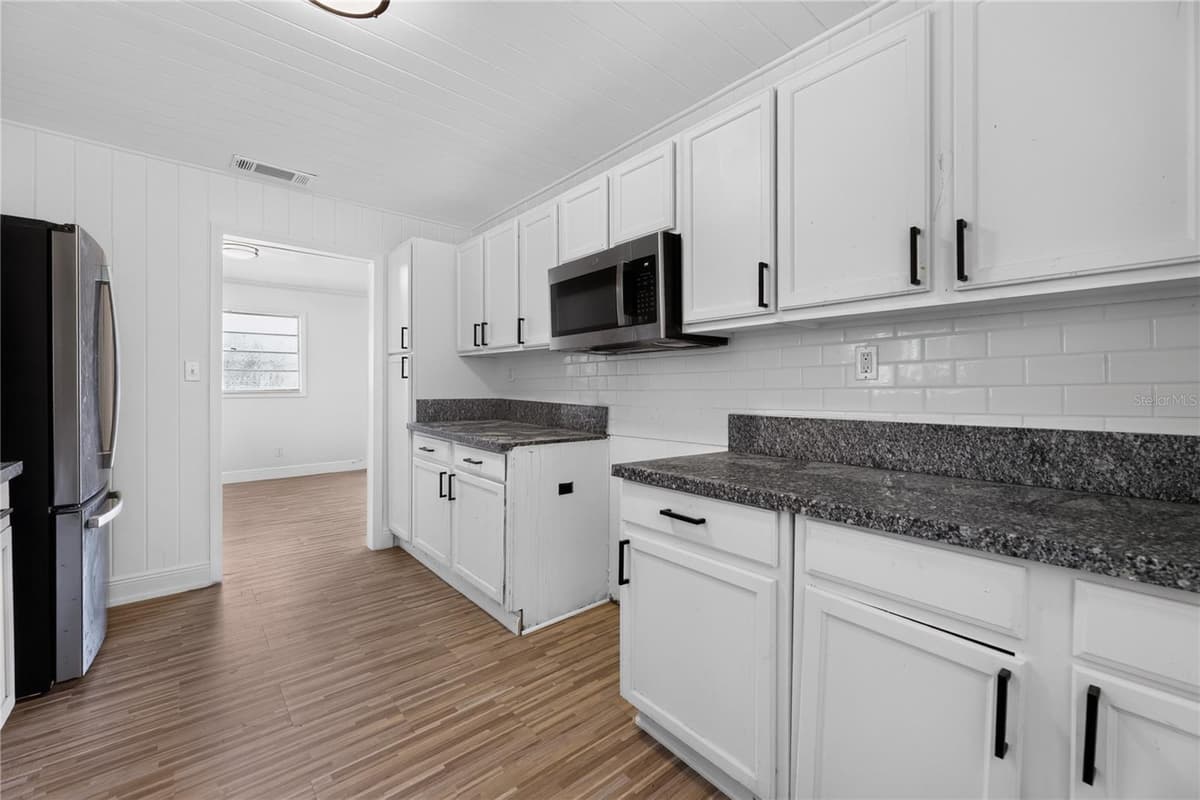 3636 TURTON AVENUE — photo 4 of 24