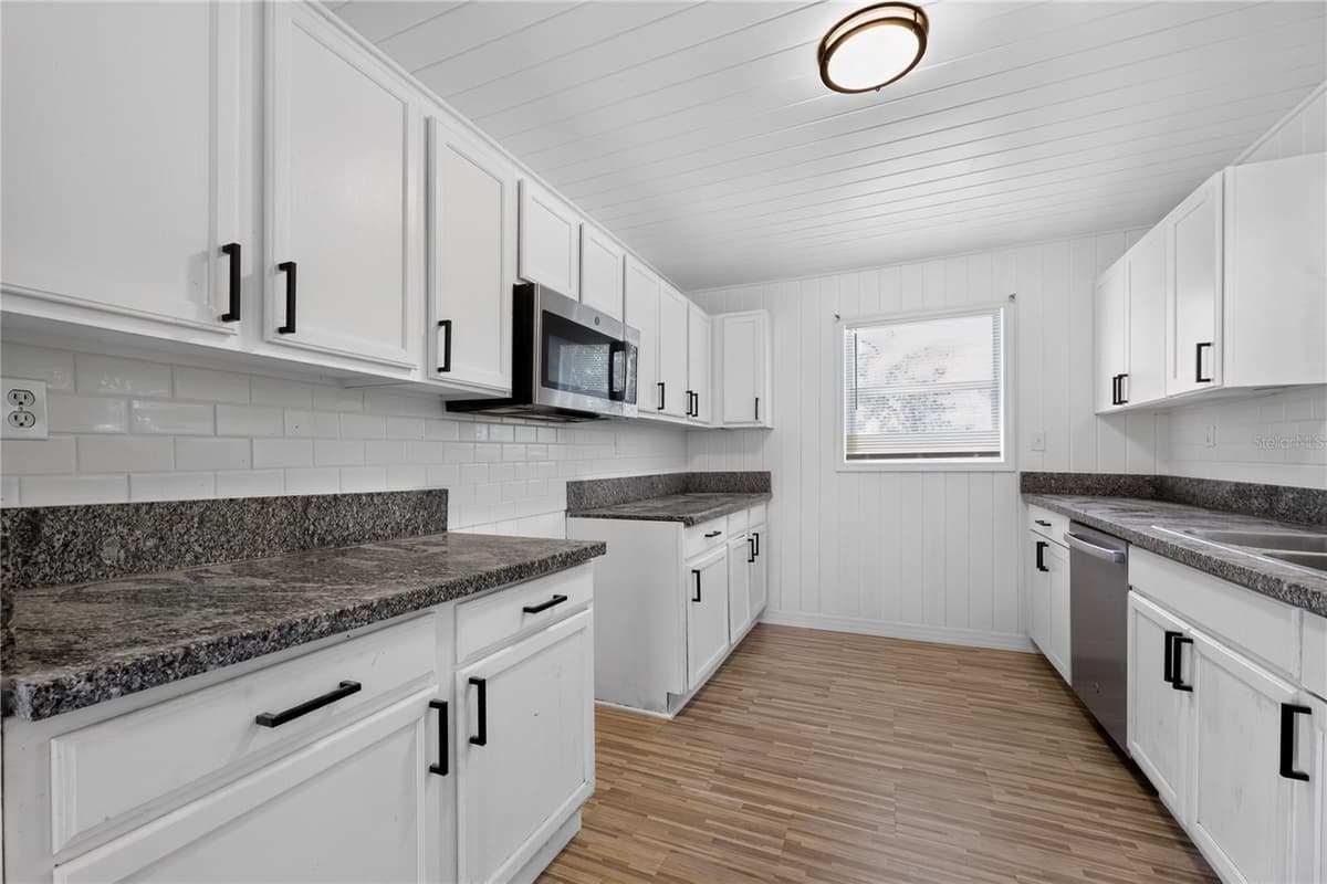 3636 TURTON AVENUE — photo 2 of 24