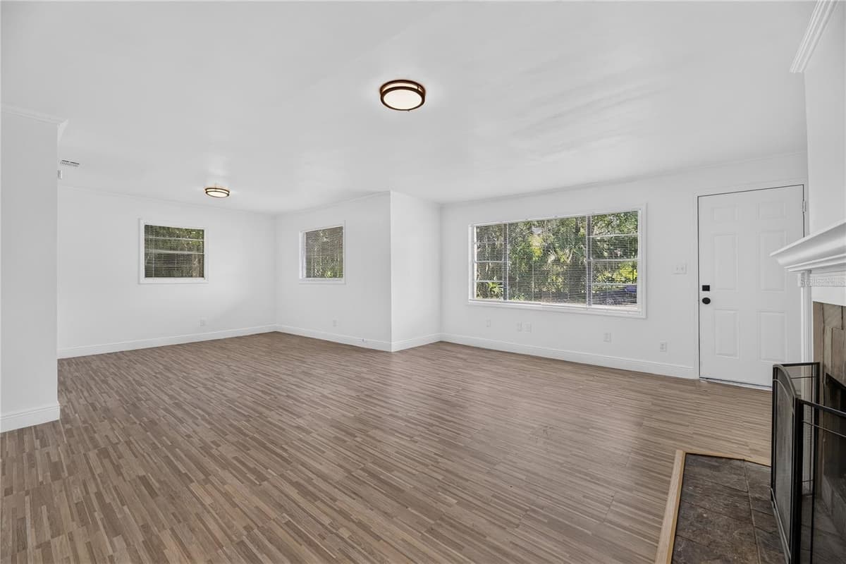 3636 TURTON AVENUE — photo 10 of 24
