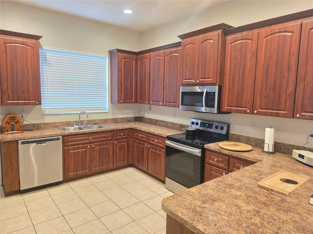 4266 HIGH RIDGE AVENUE — photo 2 of 20