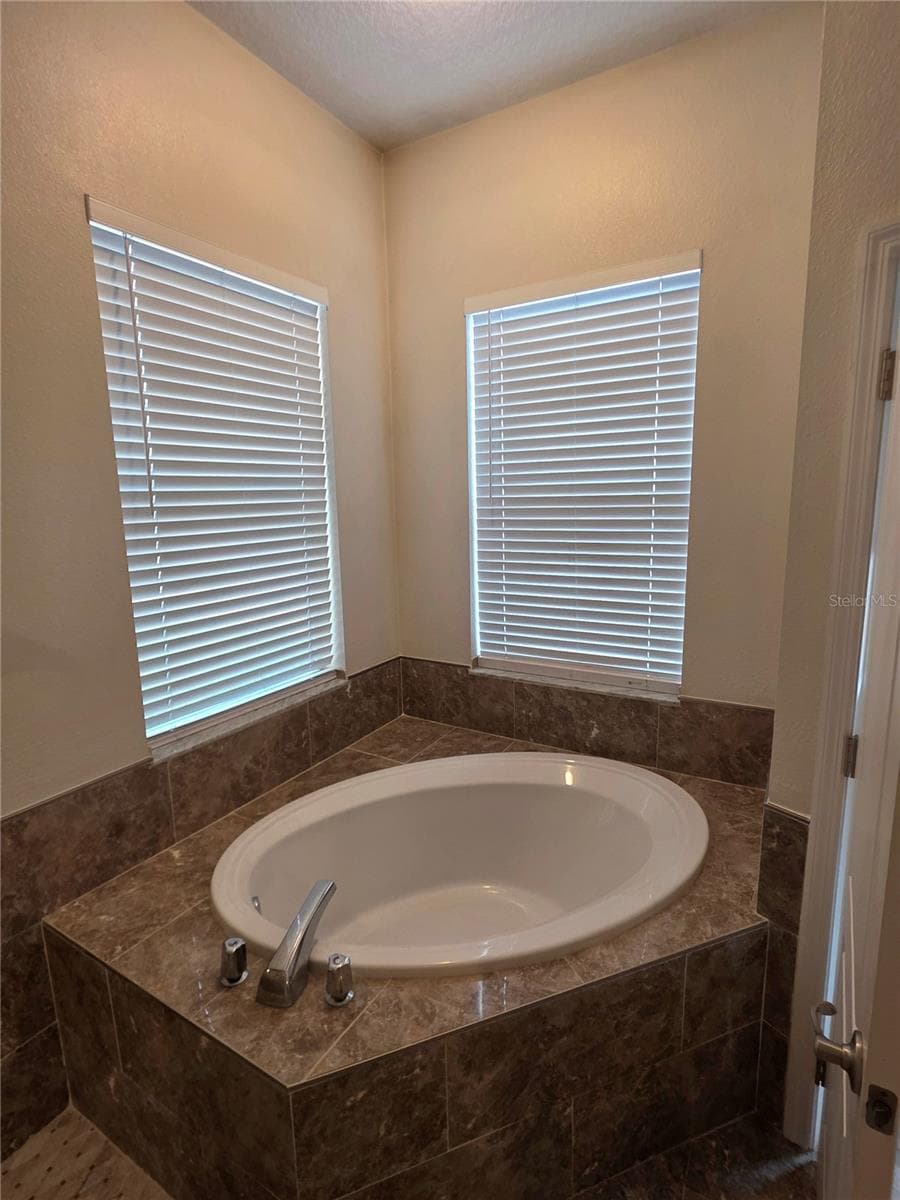 4266 HIGH RIDGE AVENUE — photo 12 of 20