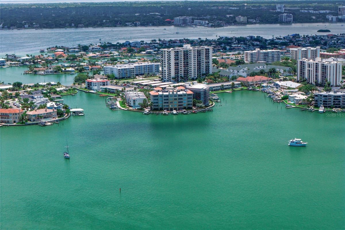 200 SKIFF POINT — photo 1 of 47