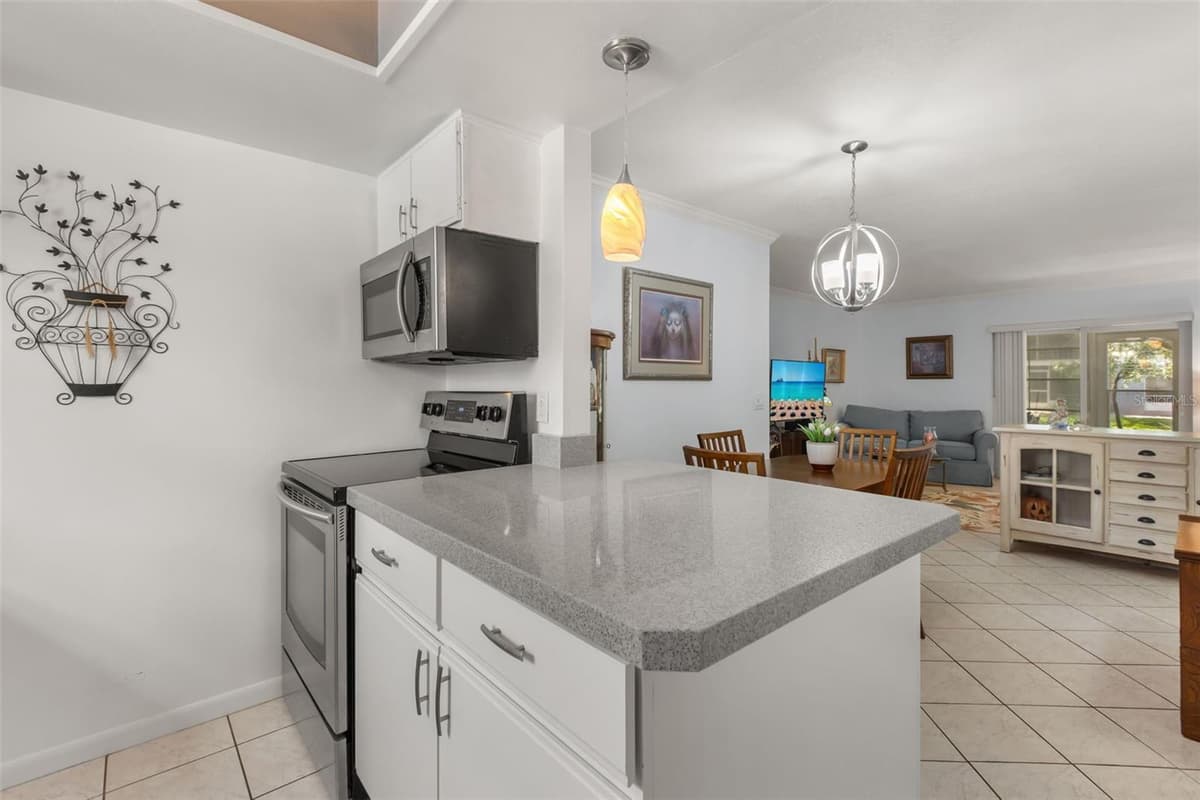4740 AVON COURT — photo 11 of 33