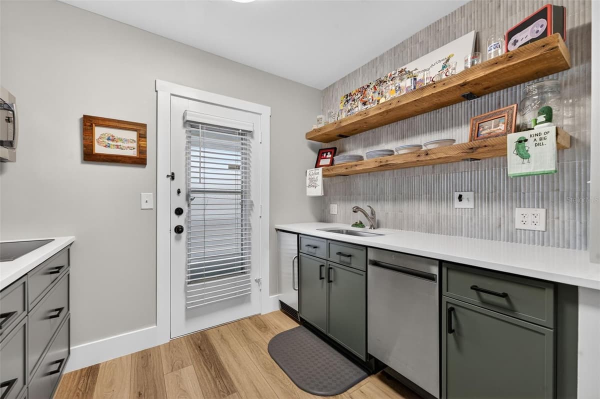 1140 ORLANDO AVENUE — photo 13 of 29