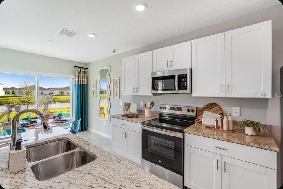 6518 EQUINOX LANE — photo 4 of 11