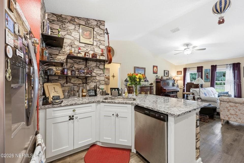 4405 SUSAN STREET — photo 11 of 30