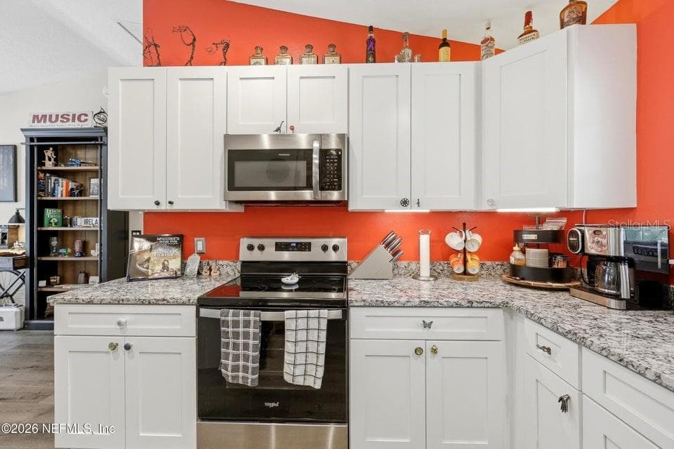 4405 SUSAN STREET — photo 10 of 30