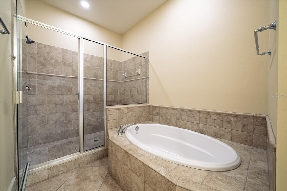 1331 COUNTRY CLUB OAKS CIRCLE — photo 25 of 55
