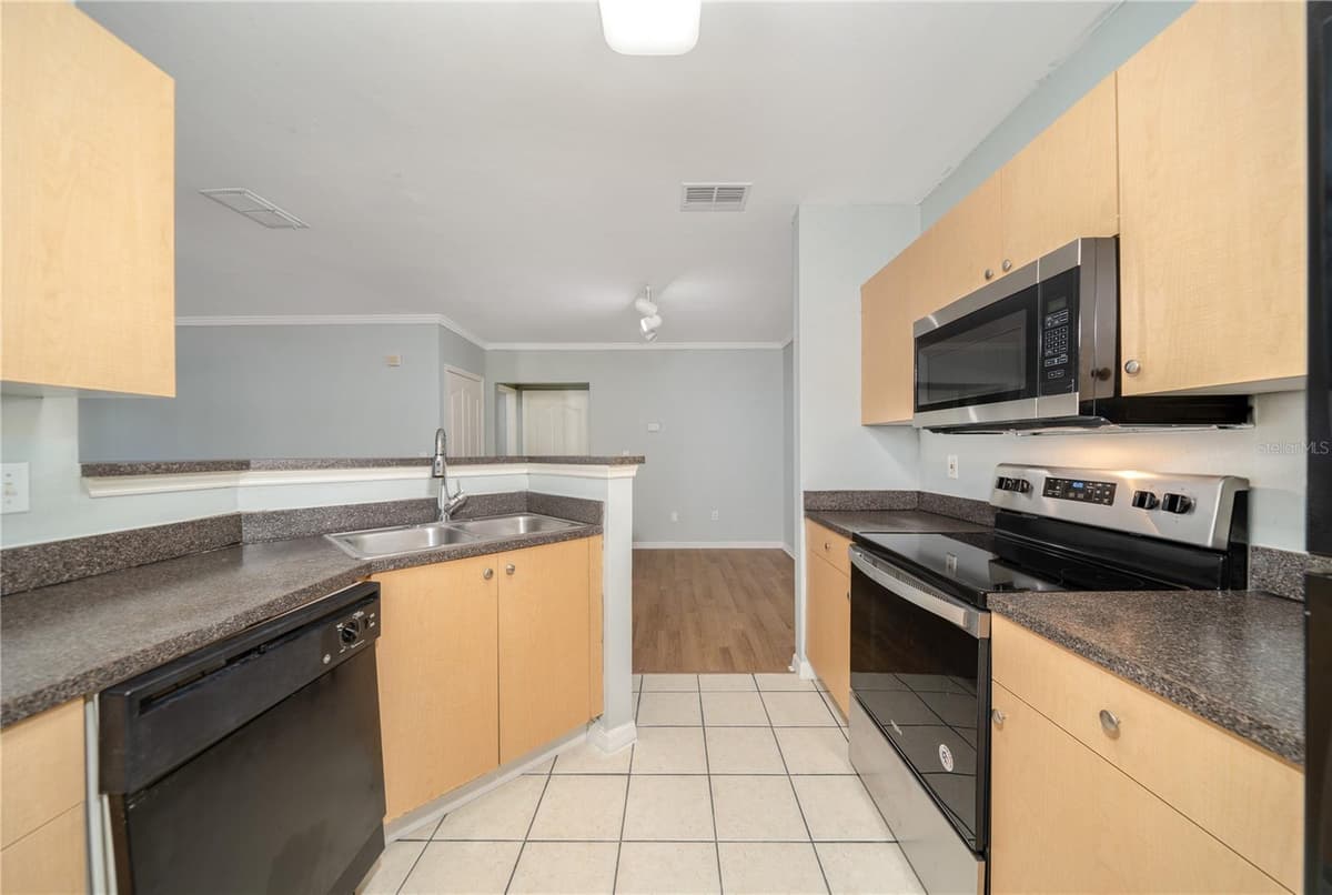 714 SIENA PALM DRIVE — photo 17 of 32