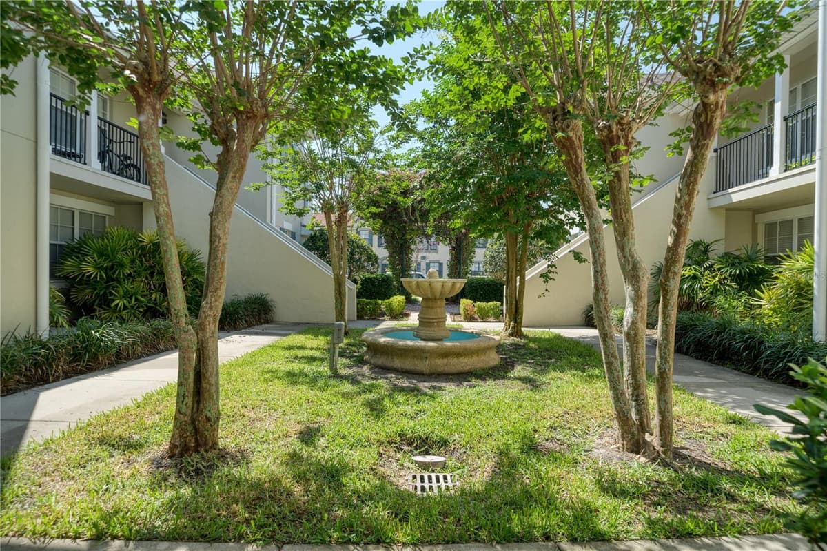 714 SIENA PALM DRIVE — photo 2 of 32