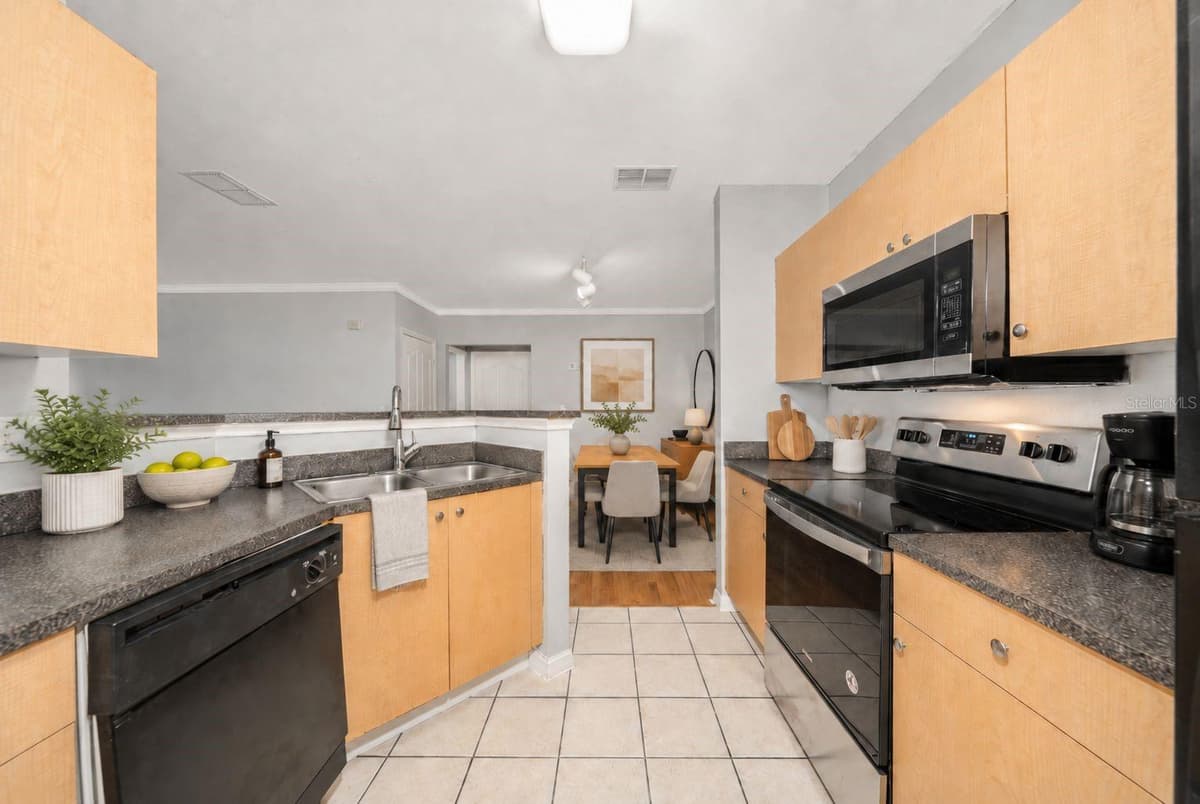 714 SIENA PALM DRIVE — photo 16 of 32