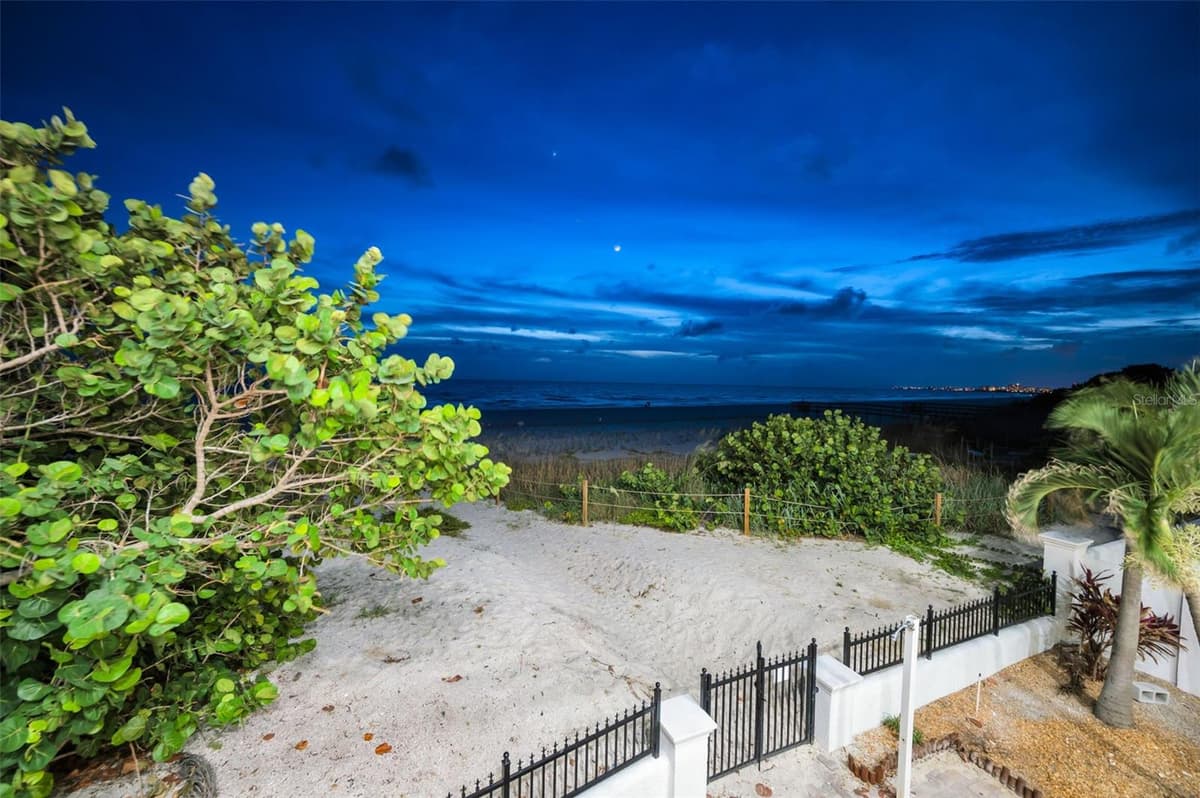 9550 GULF BOULEVARD — photo 37 of 86