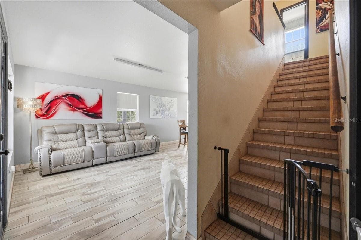14445 COMMONWEALTH AVENUE — photo 4 of 45