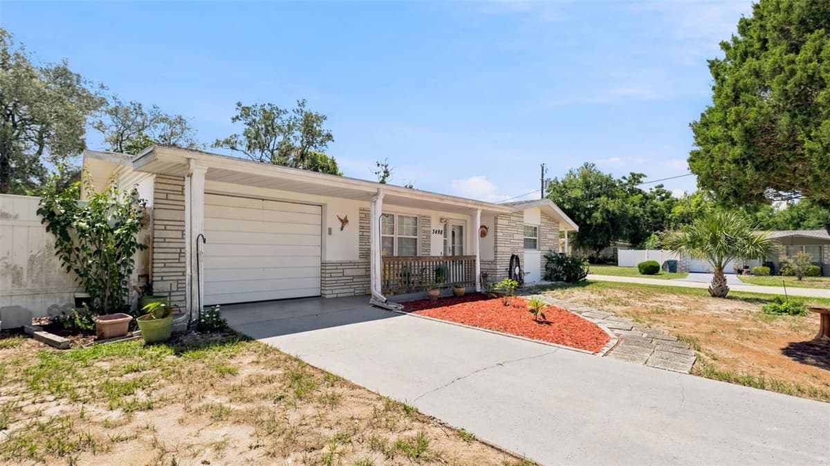 3498 THUNDERBIRD AVENUE — photo 3 of 38