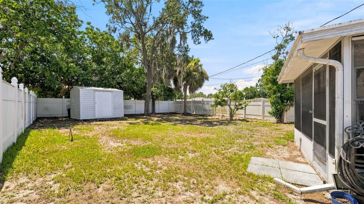 3498 THUNDERBIRD AVENUE — photo 25 of 38