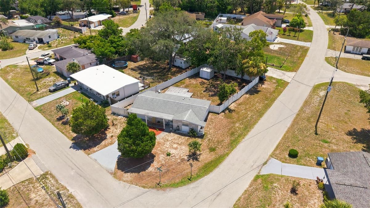 3498 THUNDERBIRD AVENUE — photo 35 of 38