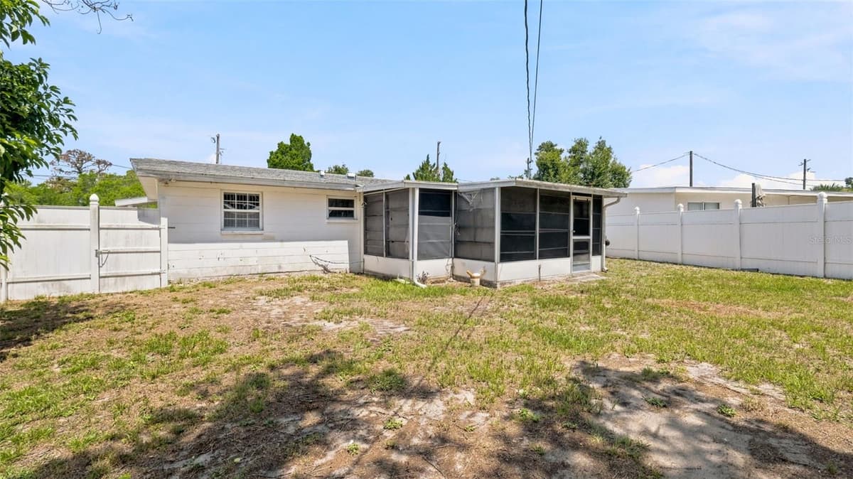 3498 THUNDERBIRD AVENUE — photo 31 of 38