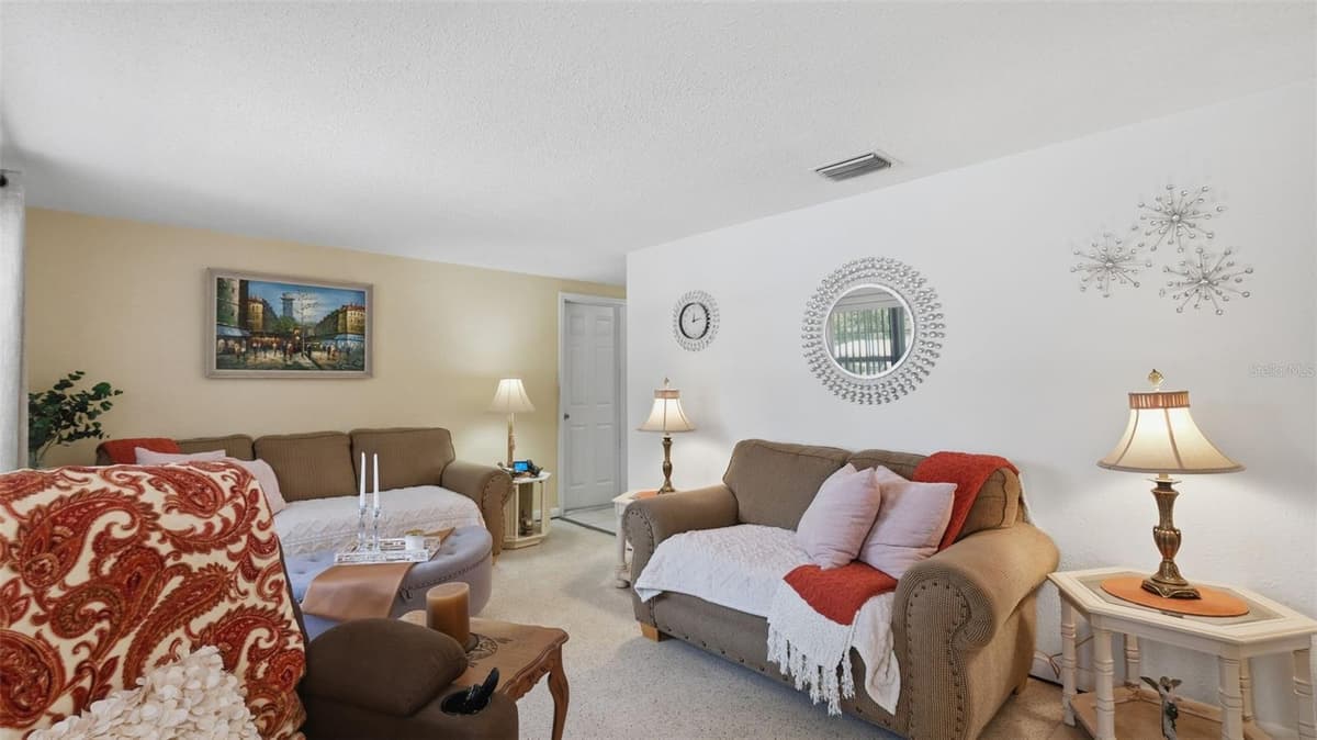 3498 THUNDERBIRD AVENUE — photo 7 of 38