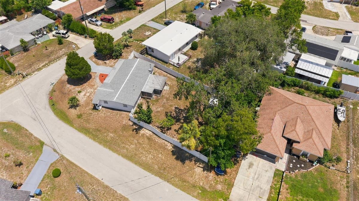 3498 THUNDERBIRD AVENUE — photo 37 of 38