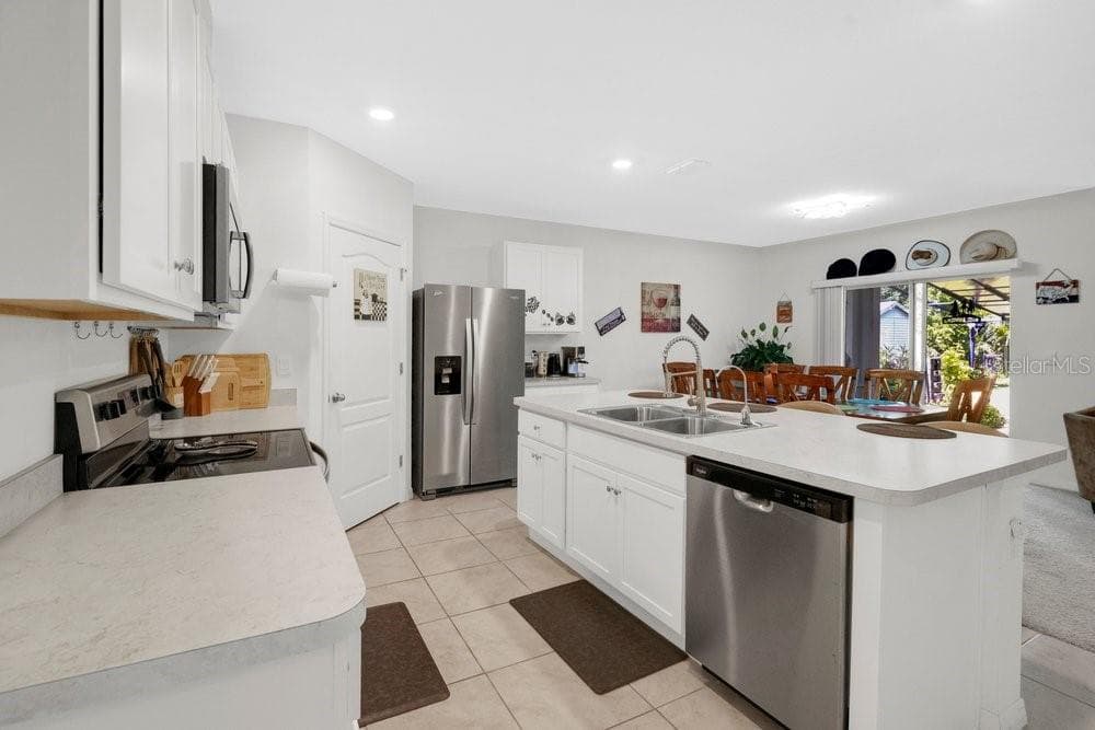 628 REINDEER DRIVE — photo 6 of 34