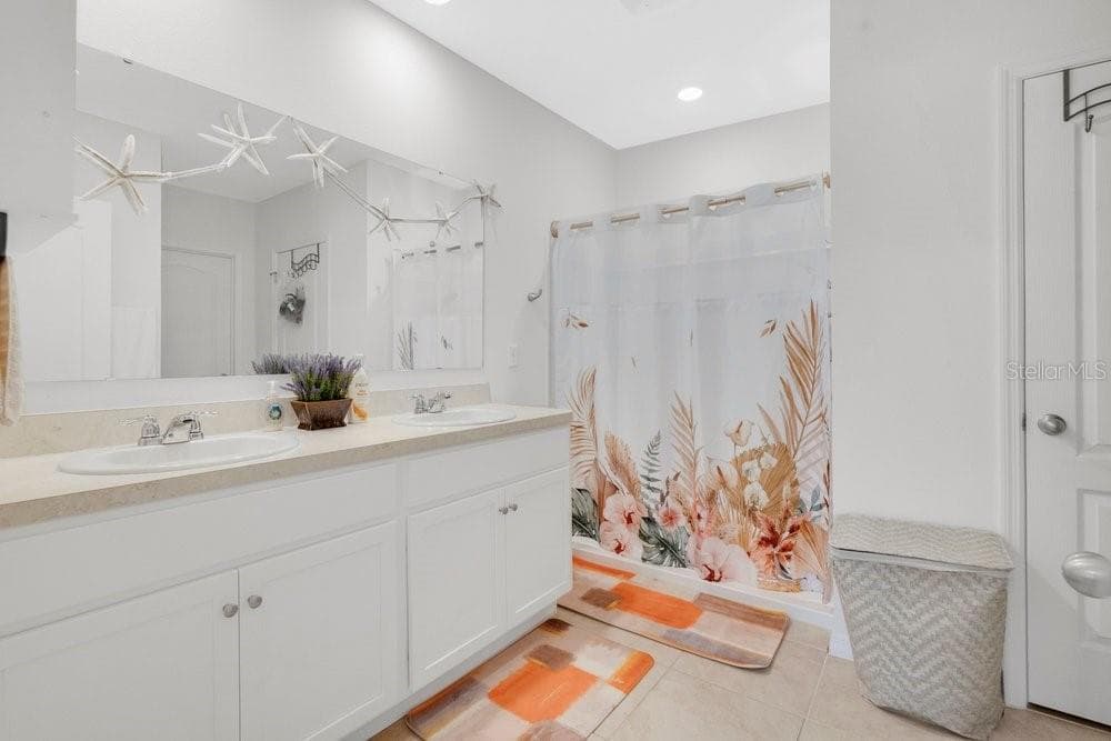 628 REINDEER DRIVE — photo 14 of 34