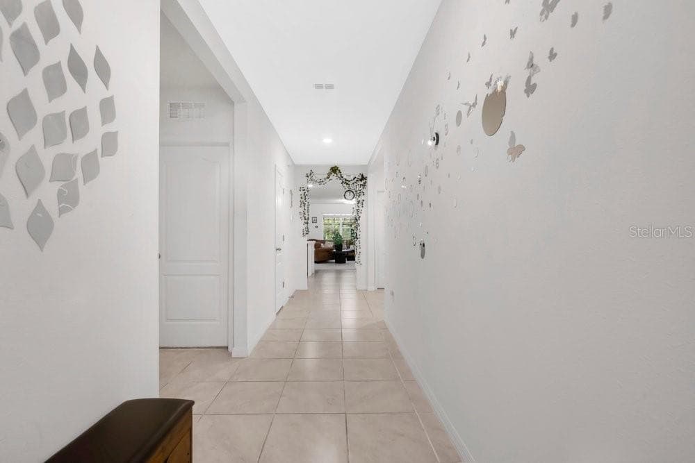 628 REINDEER DRIVE — photo 4 of 34