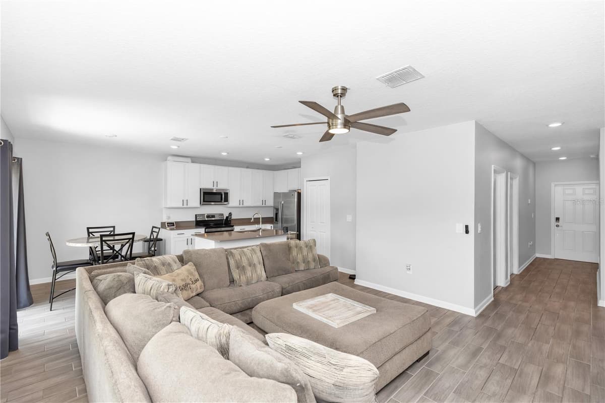 1104 PEACH CREEK DRIVE — photo 12 of 31