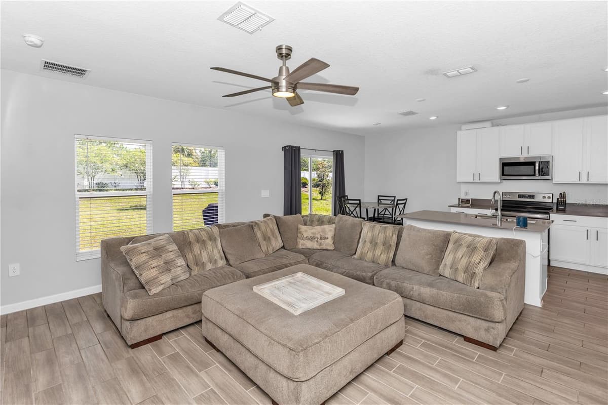 1104 PEACH CREEK DRIVE — photo 3 of 31