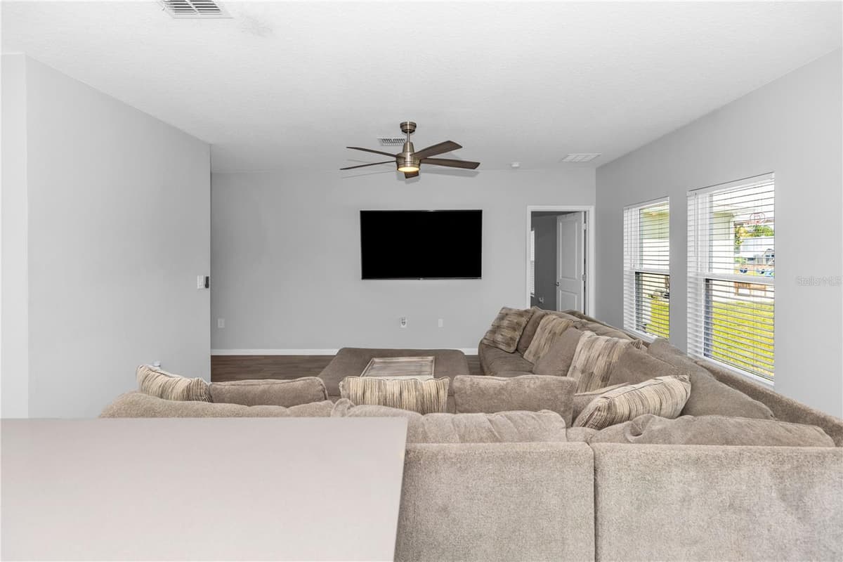 1104 PEACH CREEK DRIVE — photo 11 of 31