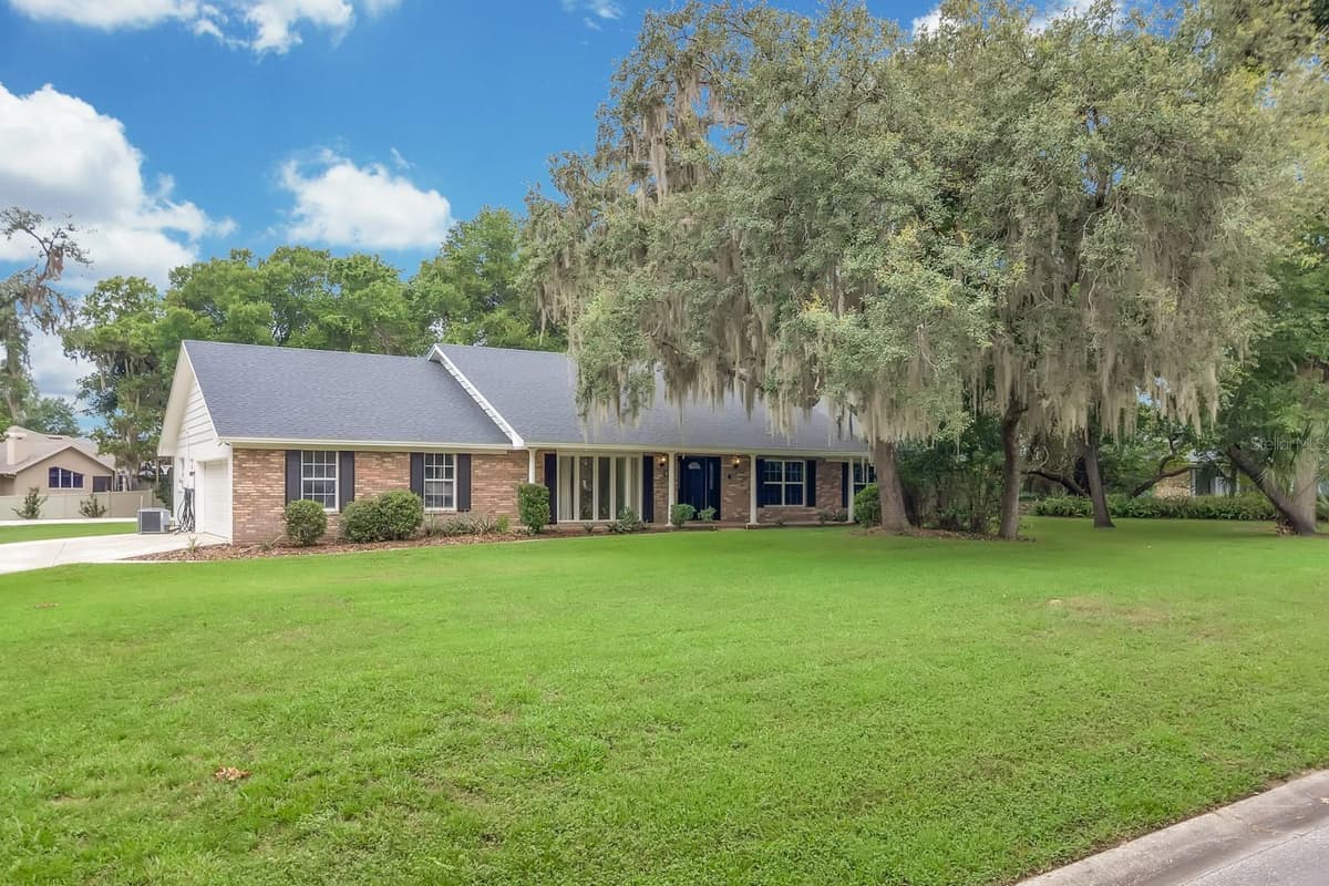 112 FOREST PARK COURT — photo 1 of 52