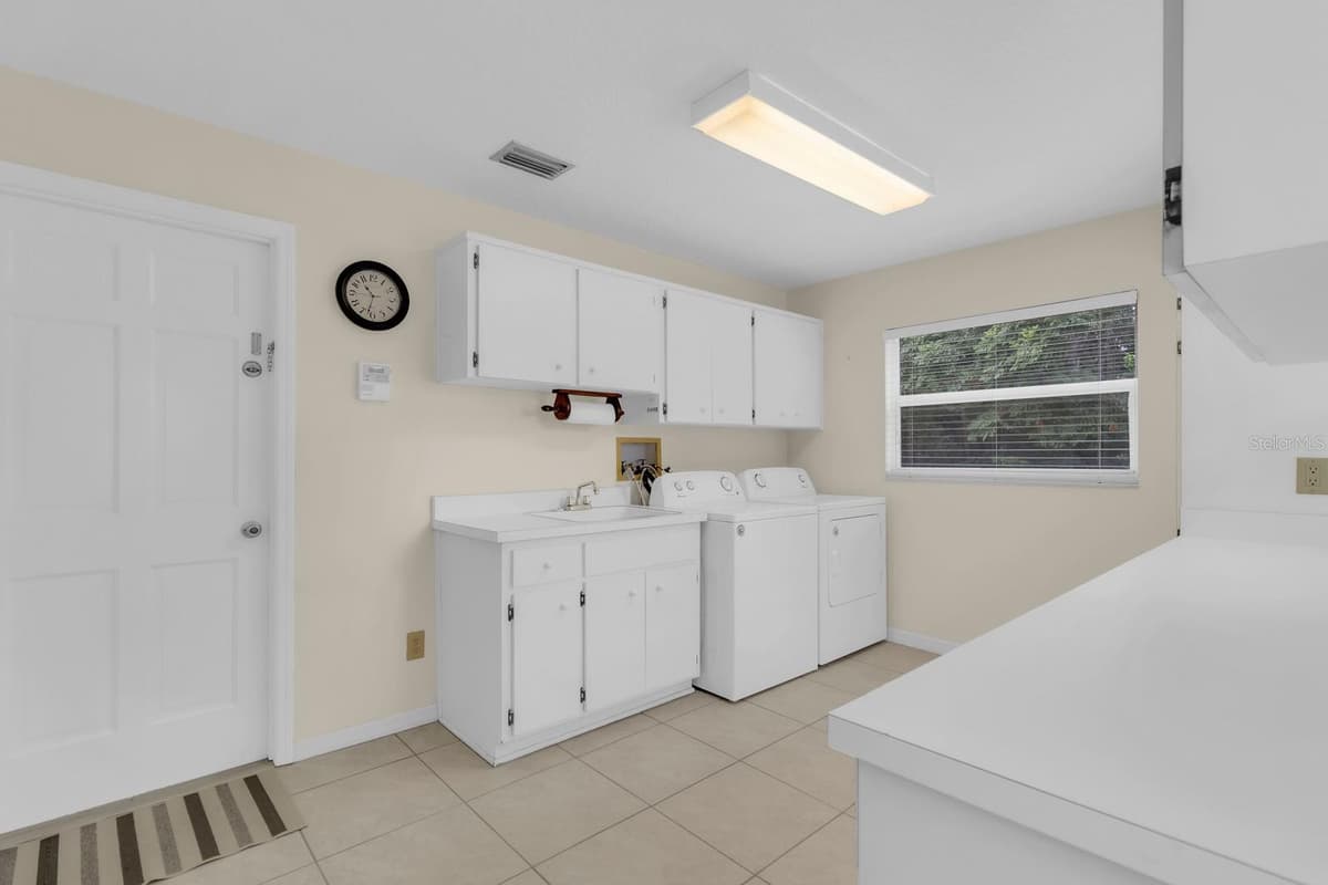 112 FOREST PARK COURT — photo 32 of 52