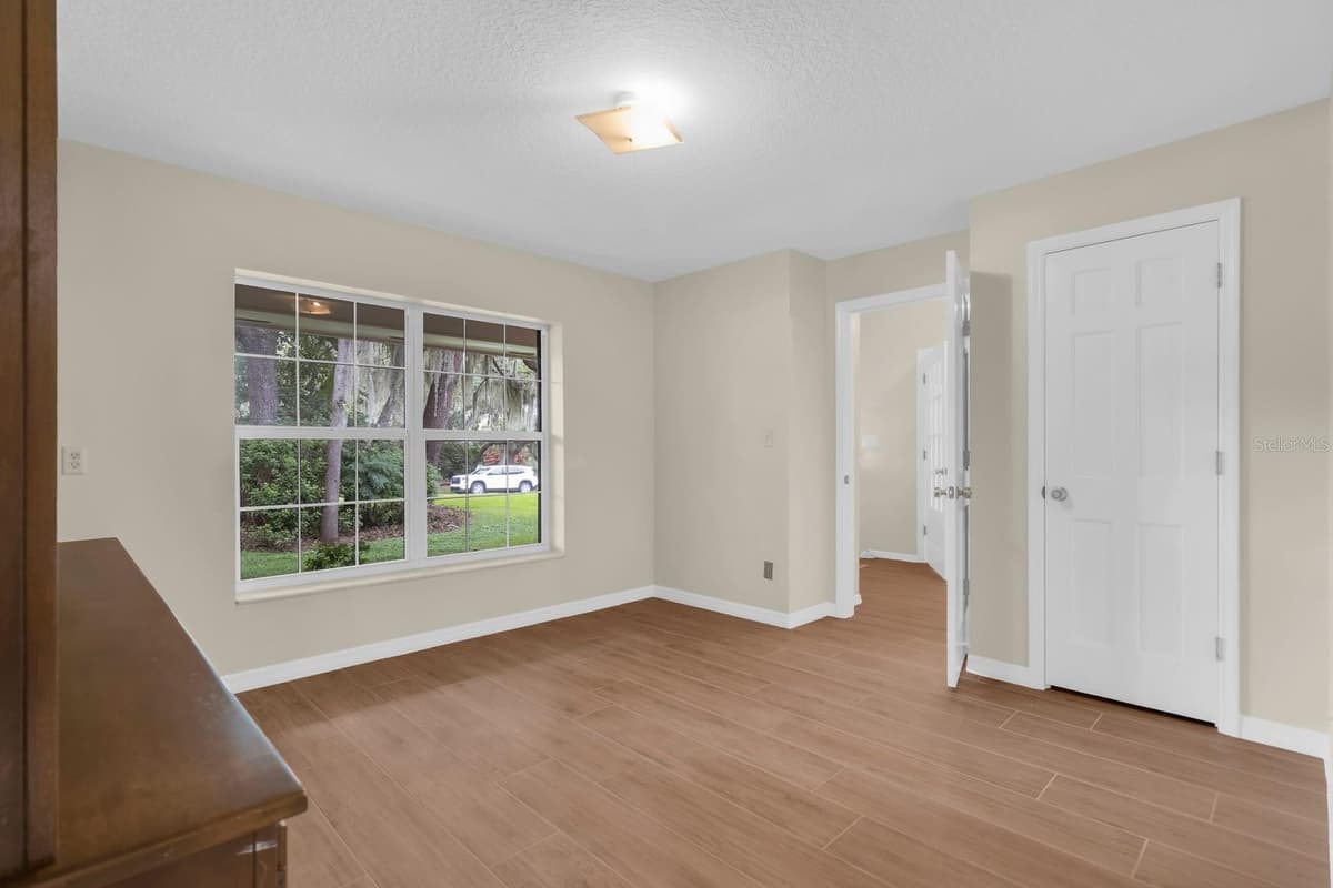 112 FOREST PARK COURT — photo 33 of 52