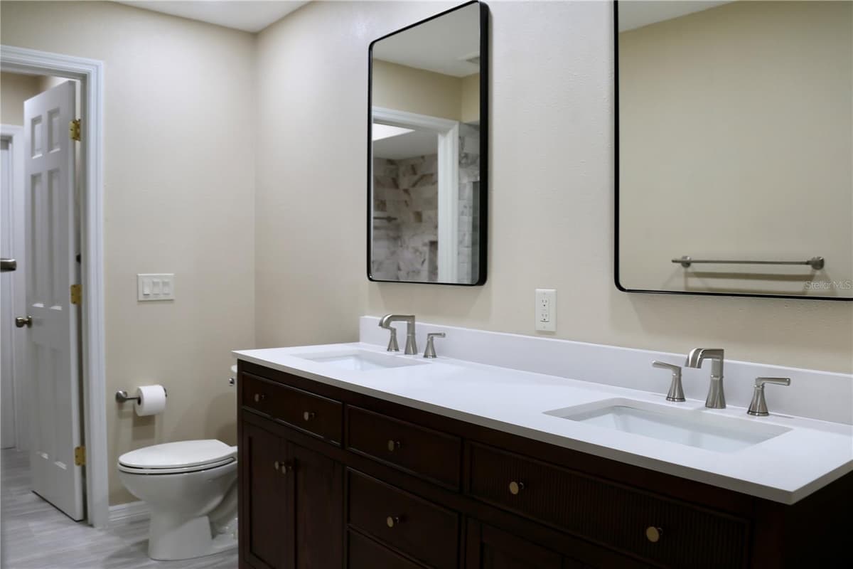 112 FOREST PARK COURT — photo 46 of 52