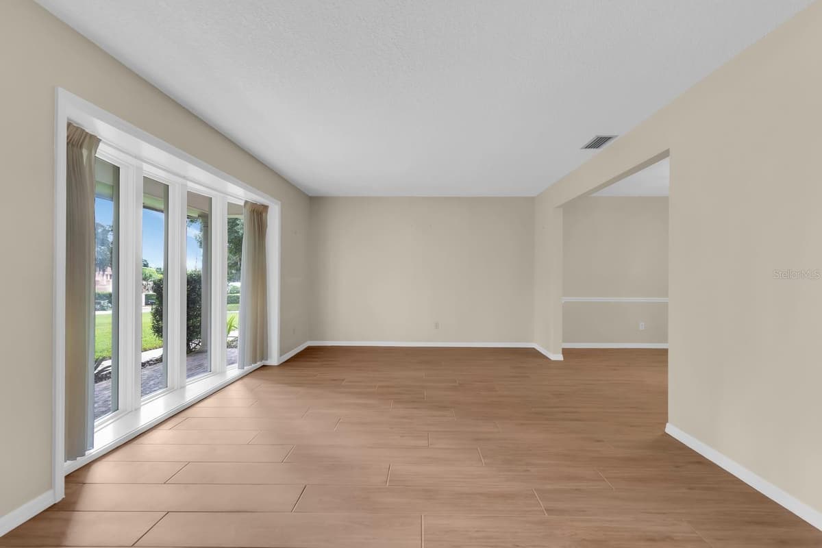 112 FOREST PARK COURT — photo 16 of 52