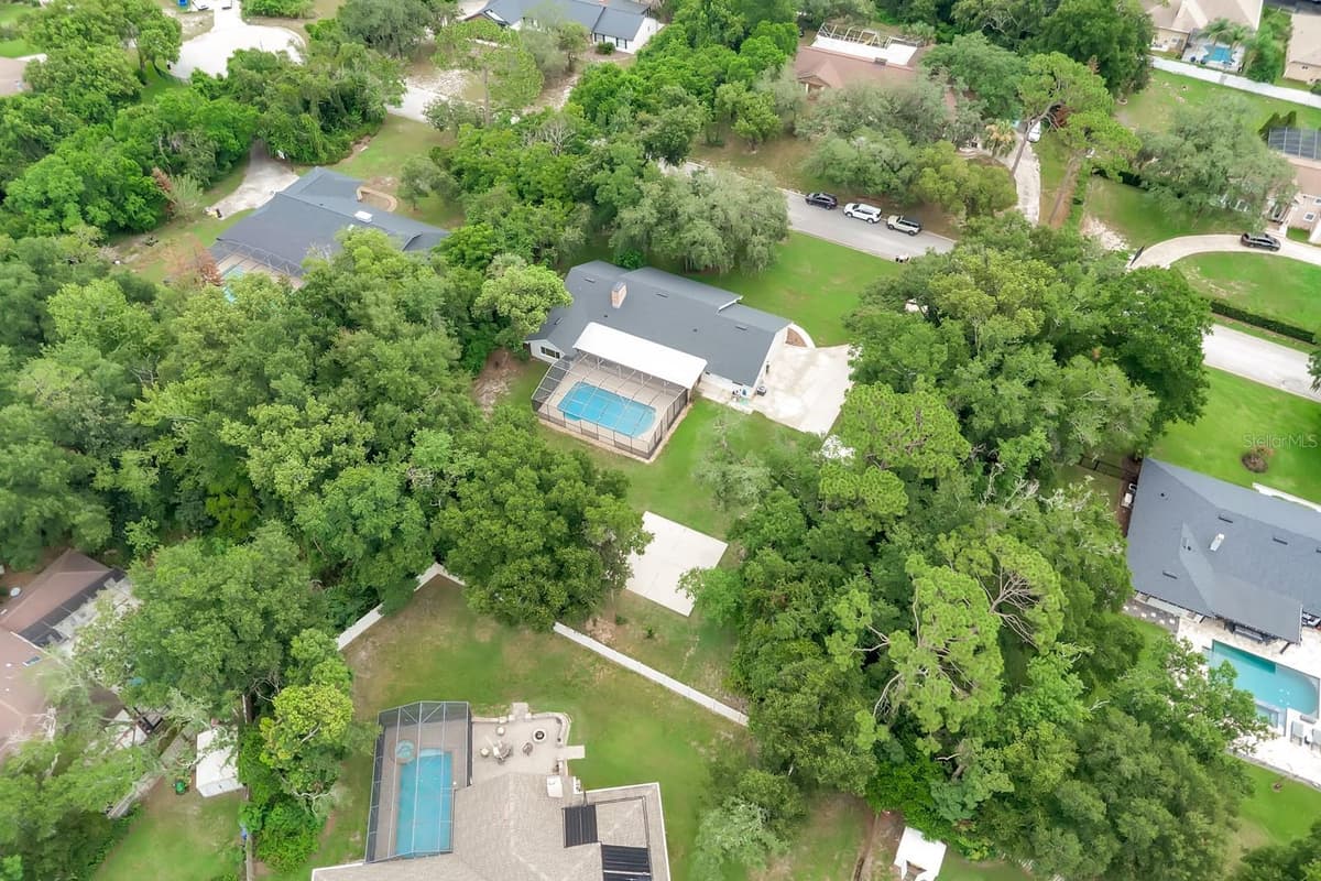 112 FOREST PARK COURT — photo 11 of 52