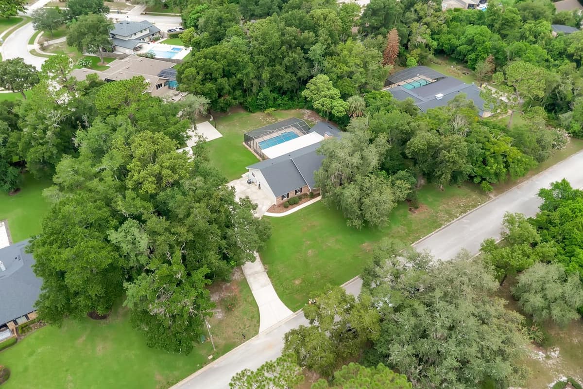 112 FOREST PARK COURT — photo 9 of 52