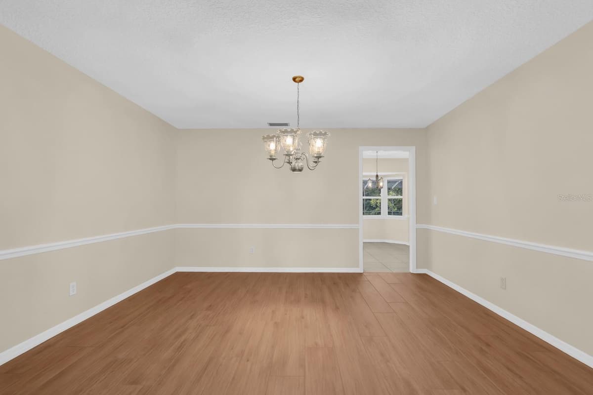 112 FOREST PARK COURT — photo 18 of 52