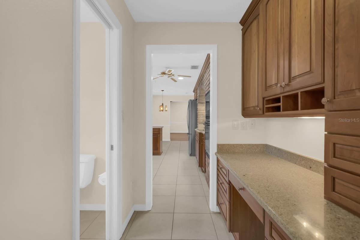 112 FOREST PARK COURT — photo 30 of 52